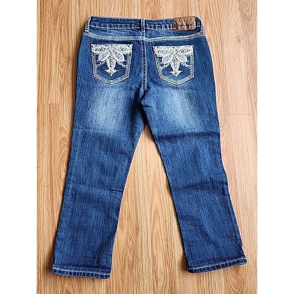 Soundgirl Denim Capri Jeans Sz 5 Embroidered Rhinestones Thick Stitch Distressed - Picture 3 of 12